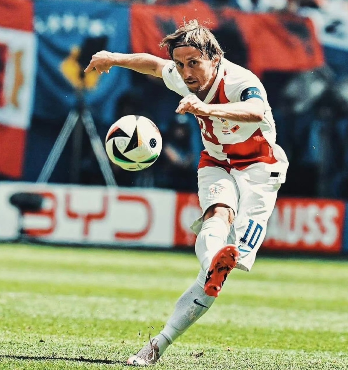 关于总决赛巅峰对决！滇池火狐队读秒绝平南城青龙队，冲浪赛场再起波澜；精神属性拉满的信息