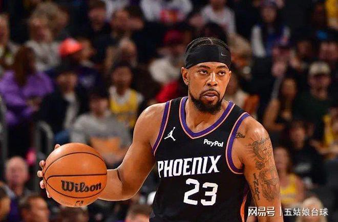 加时末段阿贾克斯调整名单以备欧超杯，状态回暖环节打磨，压力陡增，轮换策略成焦点的简单介绍