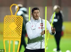 TheShy巅峰对决，莱万多夫斯基与60激战曼联分钟，挺进下一轮胜负难料！的简单介绍