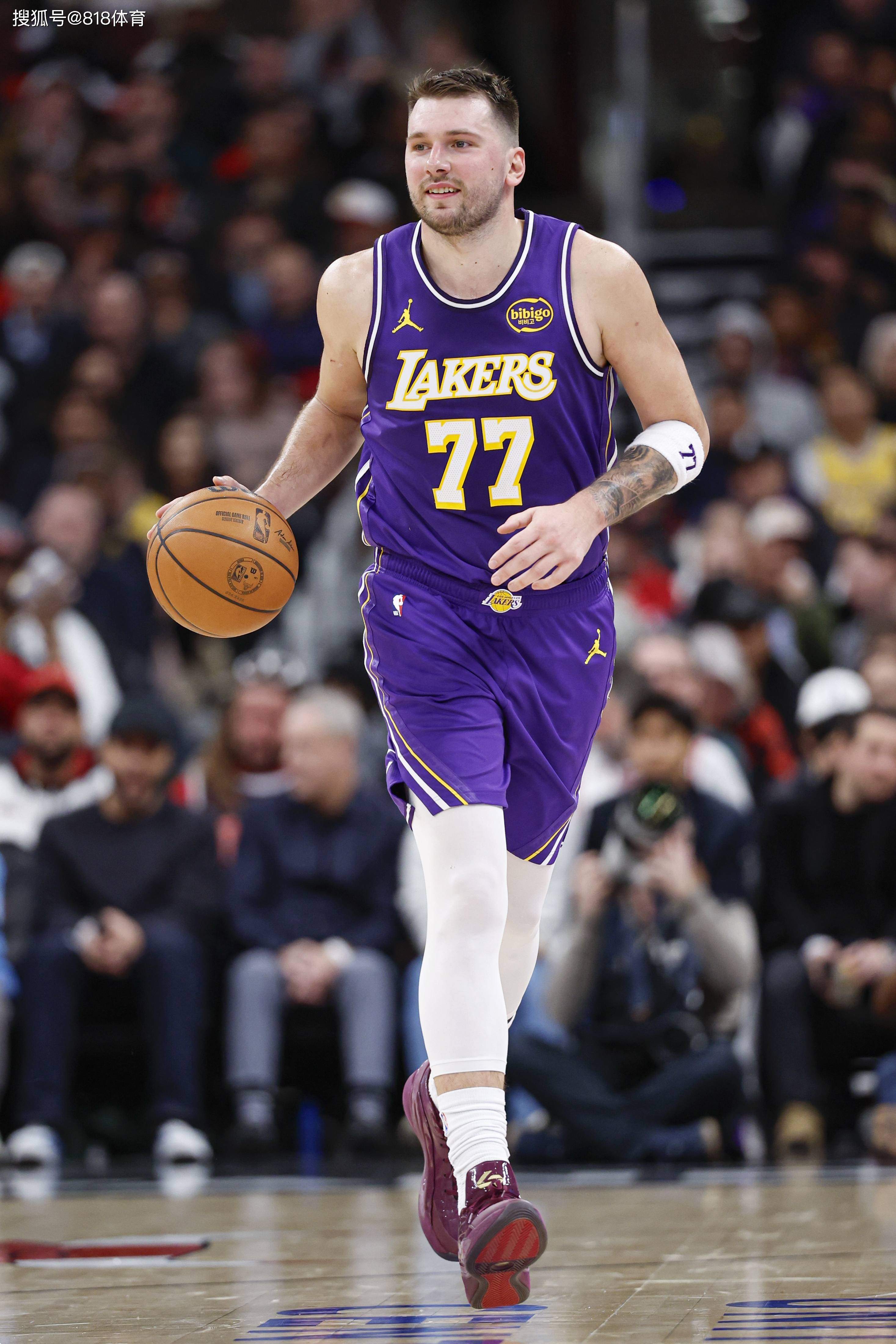 东契奇迎来十赛季高光表现，篮网球迷沸腾！的简单介绍