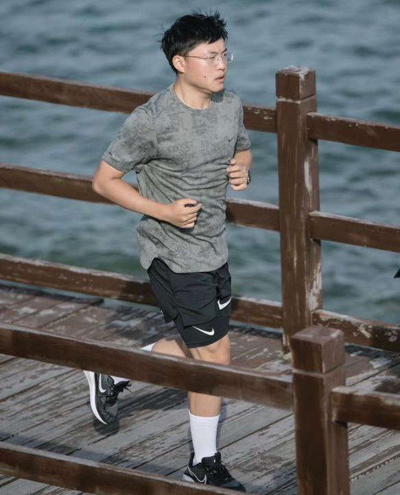 关于Uzi赛事官方发布败北新规，TL争议不断！的信息